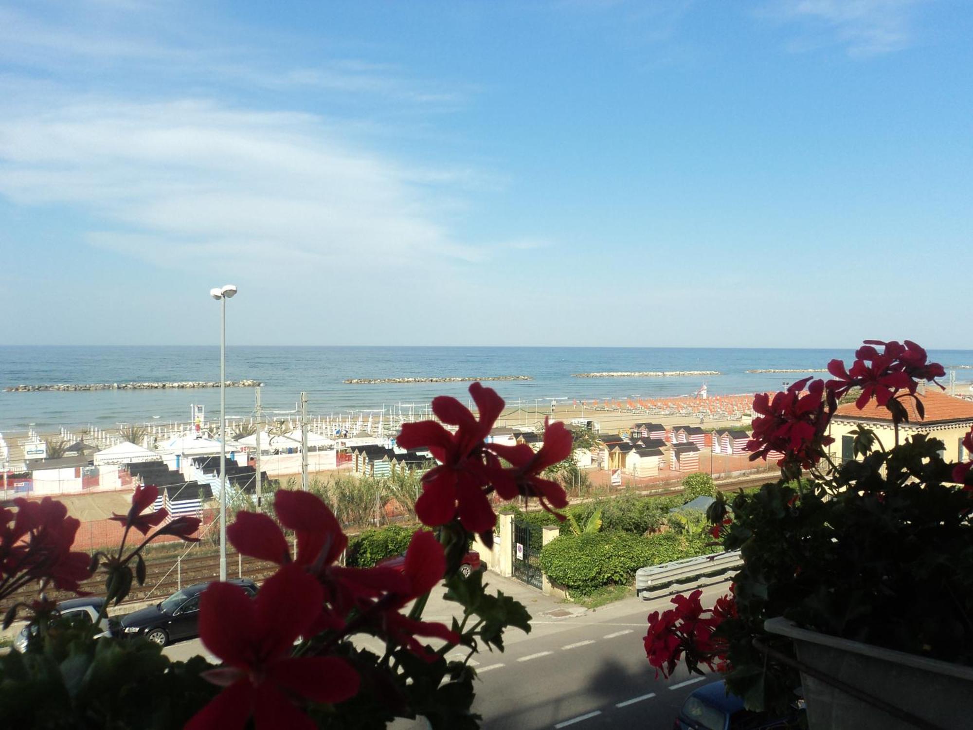 Hotel Ristorante Miramare Pesaro Esterno foto