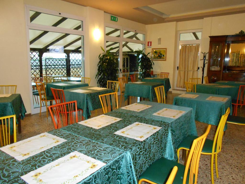 Hotel Ristorante Miramare Pesaro Esterno foto